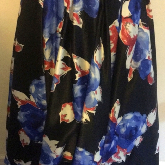 Sz small Gracia Hi Low Asymmetrical skirt - Picture 2 of 4